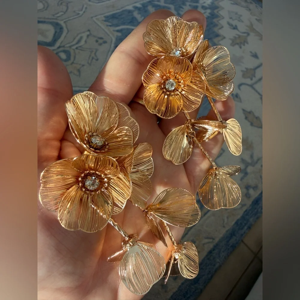 Kate Middleton Cascading Gold Flower Earrings